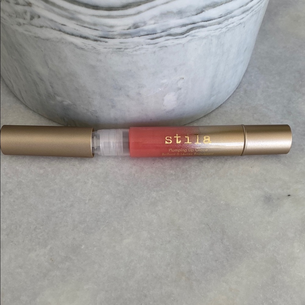 😍STILA LIP PLUMPING GLAZE 💄 IN PROSECCO- sold out Color